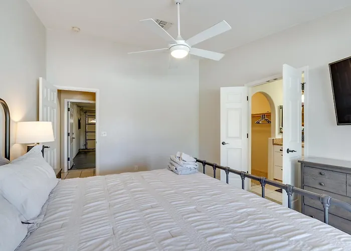 Havasu Getaway W/ Pool, Hot Tub & Game